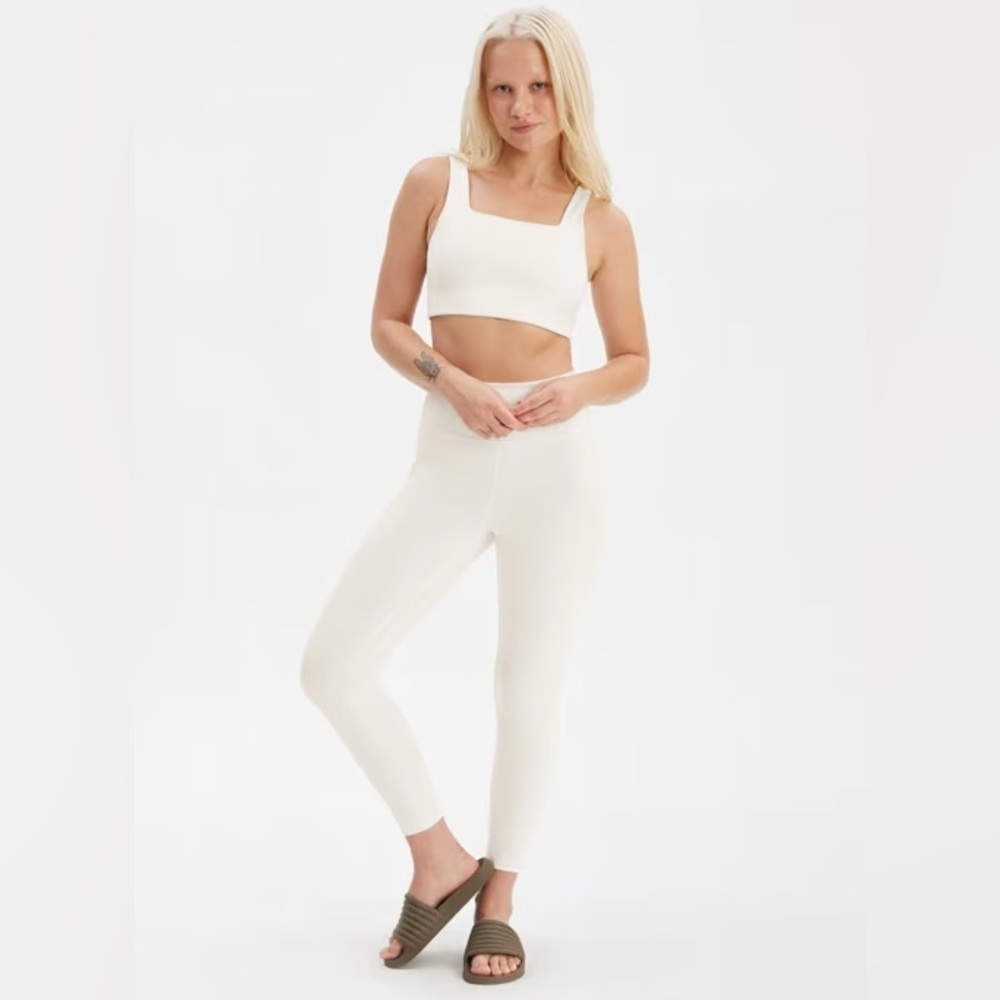 Girlfriend Collective Compressive pocket leggings in white ivory size small